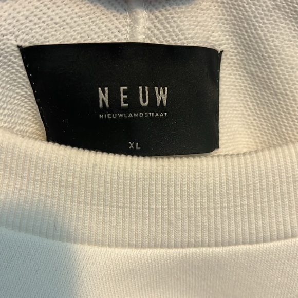 White Sweater in excellent Condition Size XL - Picture 3 of 3